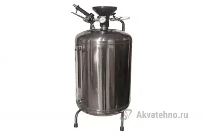 Бак из нержавеющей стали. Объем бака - 100 л; максимальное рабочее давление - 8 бар